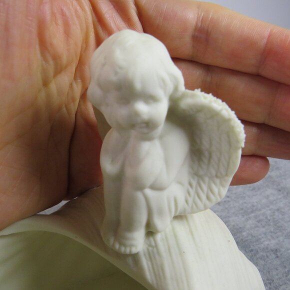 Ceramic Angel sitting on Sea Shell and metallic vase filler Lt. Blue 1lb 11oz - Picture 11 of 15